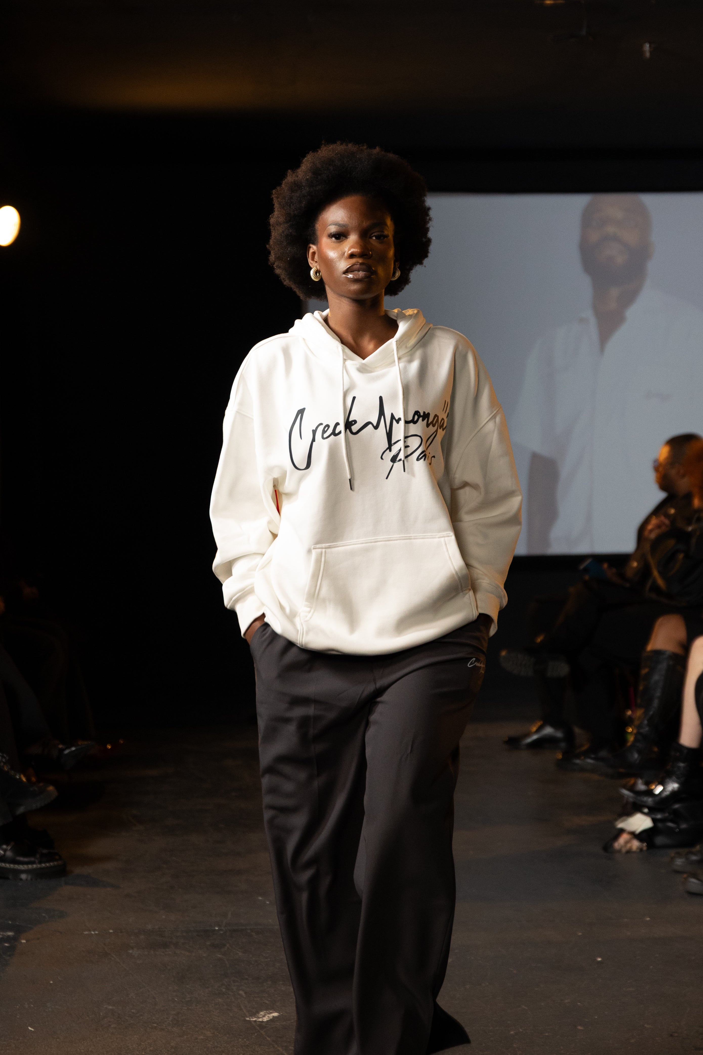 FELPA CON CAPPUCCIO OVERSIZE IN POLIESTERE STAMPATO CREKMONGA PARIS