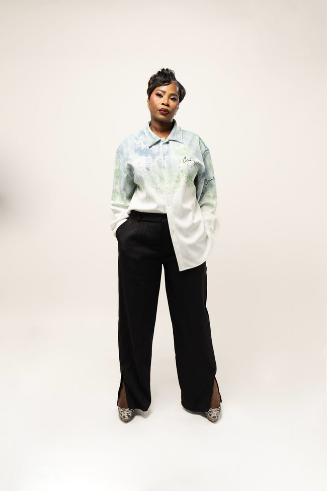 PANTALON HAUTE COUTURE EN POLYESTER IMPRIMÉ LOGO CREKMONGA PARIS, UNE FENTE