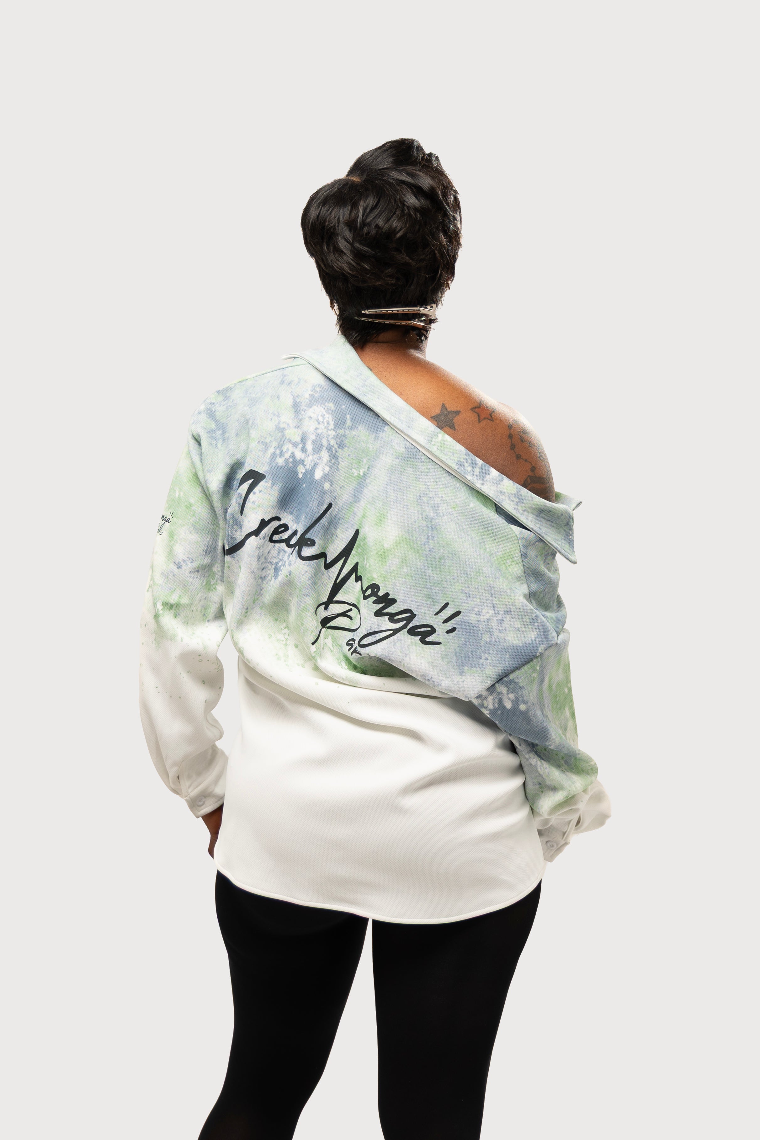 CHEMISE HAUTE COUTURE À MANCHES LONGUES, COUPE OVERSIZE, AVEC DEUX FENTES, EN POLYESTER ET COTON IMPRIMÉ – CREKMONGA PARIS – COLLECTION LIMITÉE