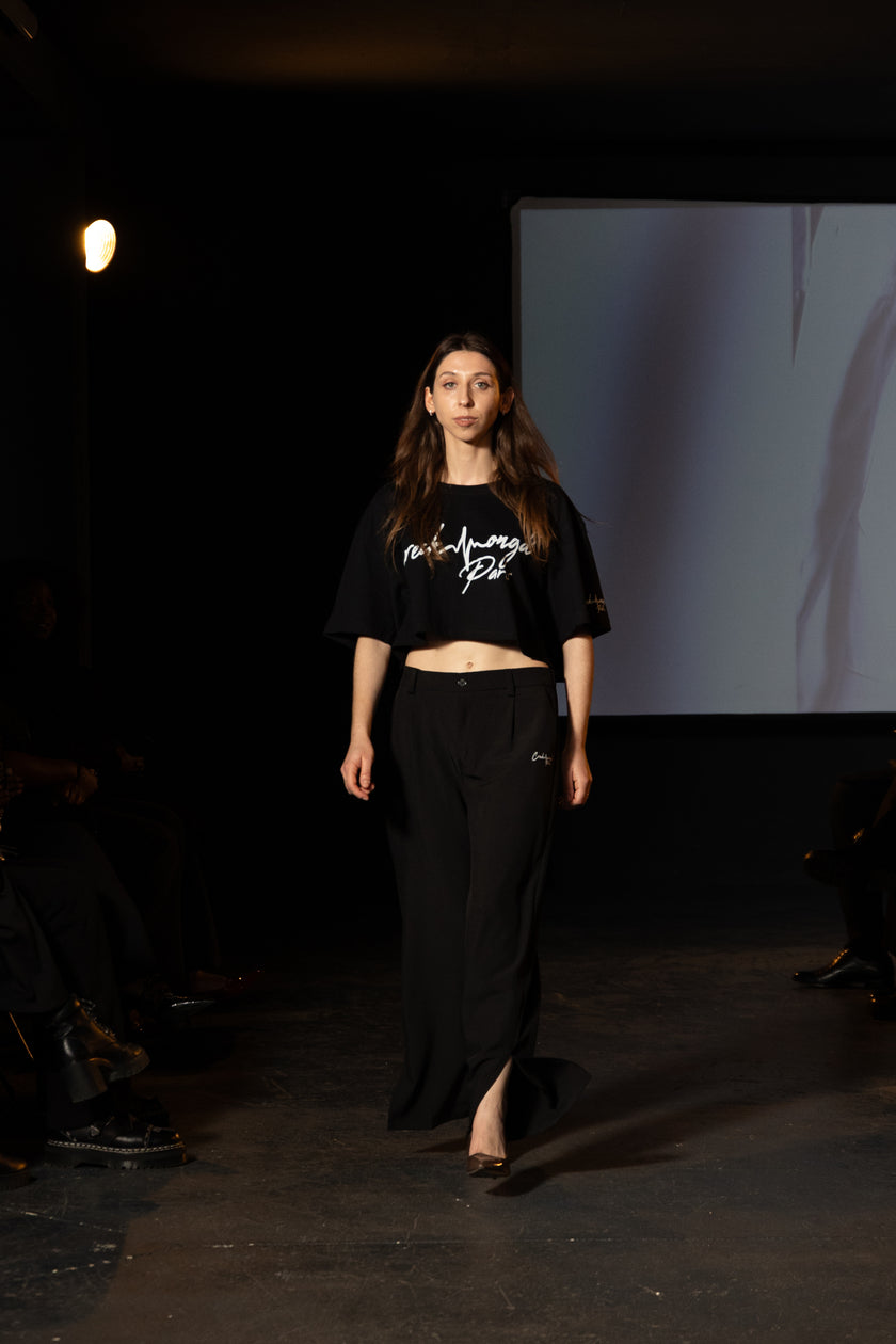 PANTALON HAUTE COUTURE EN POLYESTER IMPRIMÉ LOGO CREKMONGA PARIS, DEUX FENTES