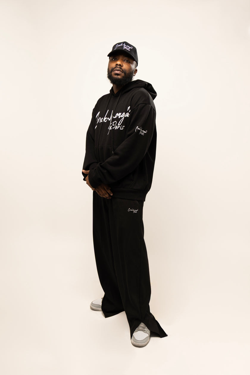 PANTALON HAUTE COUTURE EN POLYESTER IMPRIMÉ LOGO CREKMONGA PARIS, UNE FENTE