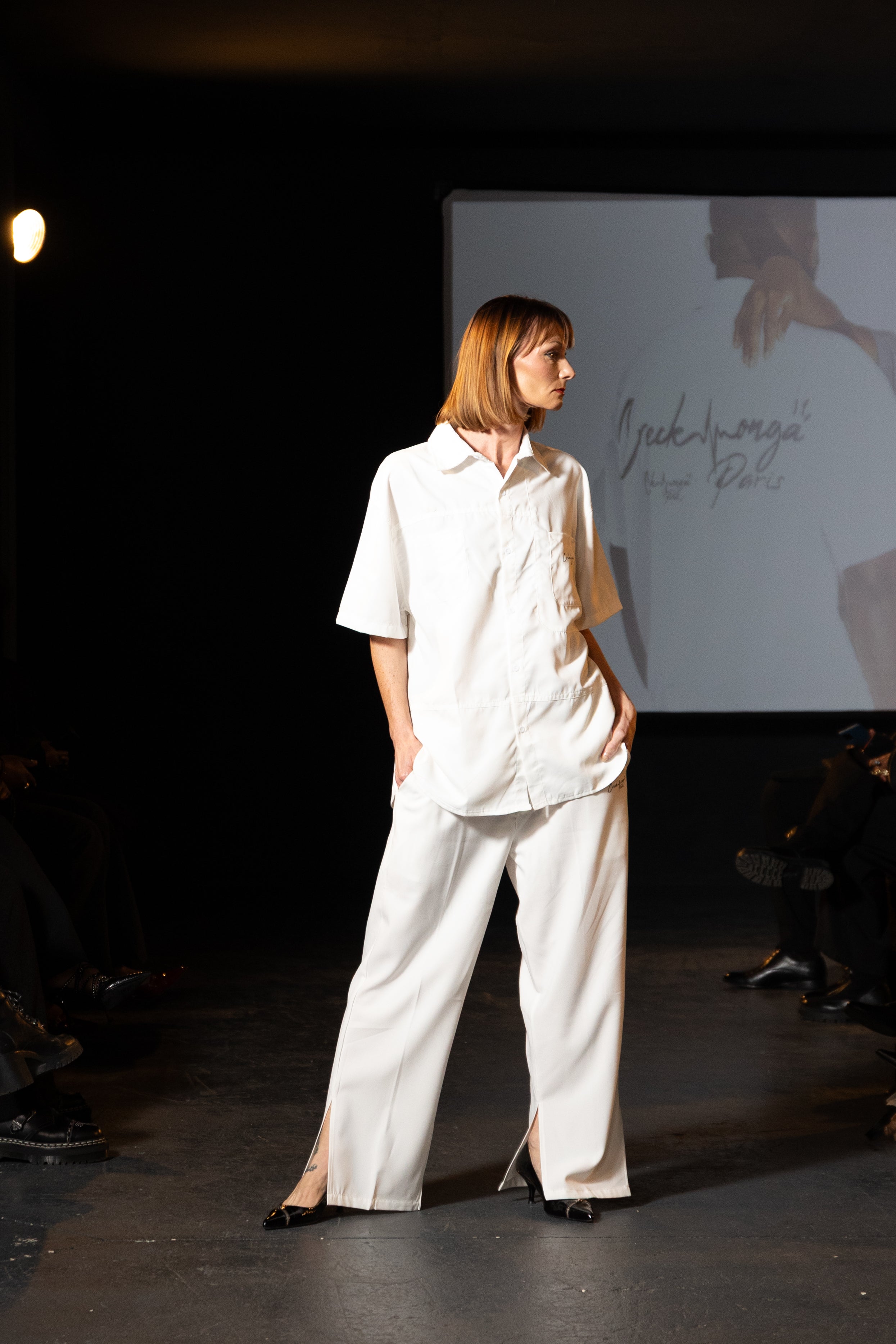 CHEMISE HAUTE COUTURE À MANCHE COURTE , COUPE OVERSIZE, À DEUX FENTES, EN POLYESTER ET COTON IMPRIMÉ – CREKMONGA PARIS