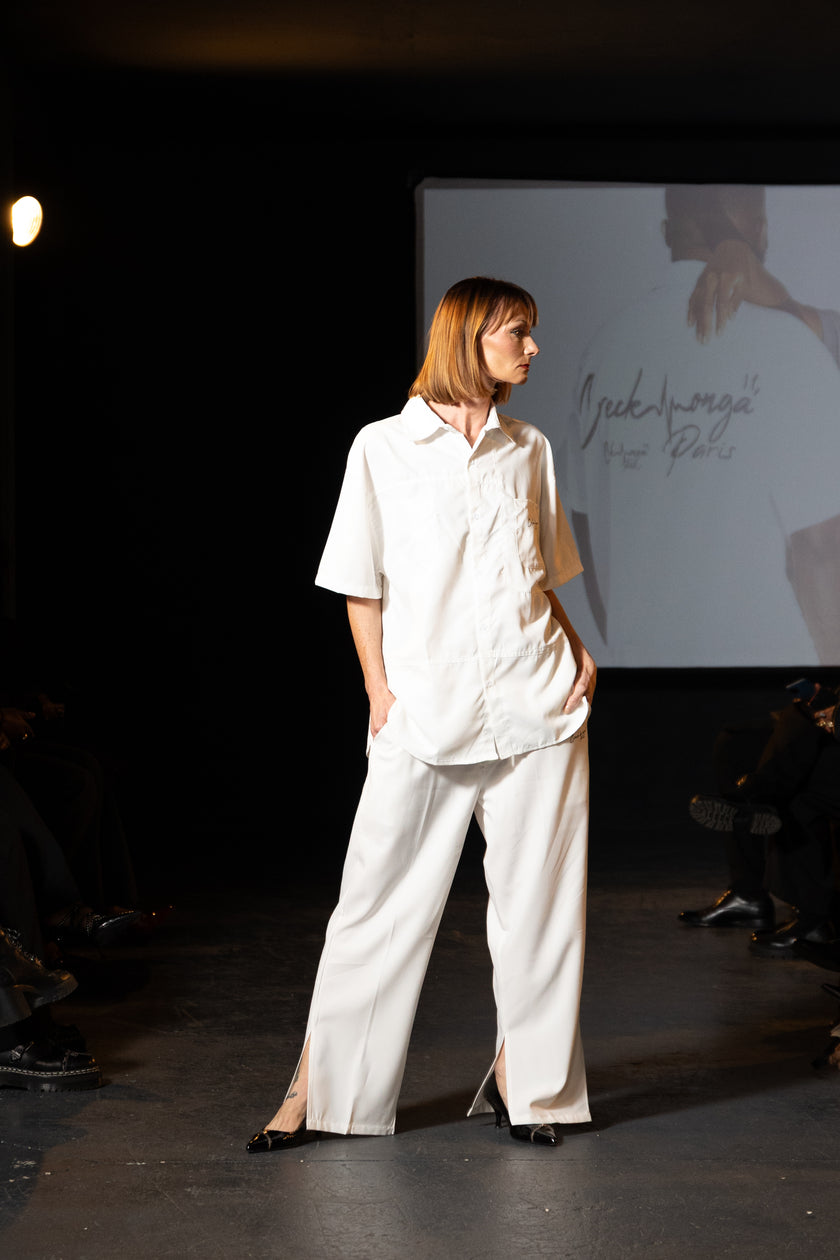 CHEMISE HAUTE COUTURE À MANCHE COURTE , COUPE OVERSIZE, À DEUX FENTES, EN POLYESTER ET COTON IMPRIMÉ – CREKMONGA PARIS