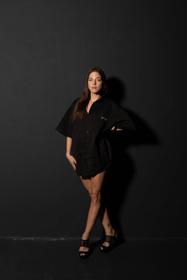CHEMISE HAUTE COUTURE À MANCHE COURTE , COUPE OVERSIZE, À DEUX FENTES, EN POLYESTER ET COTON IMPRIMÉ – CREKMONGA PARIS